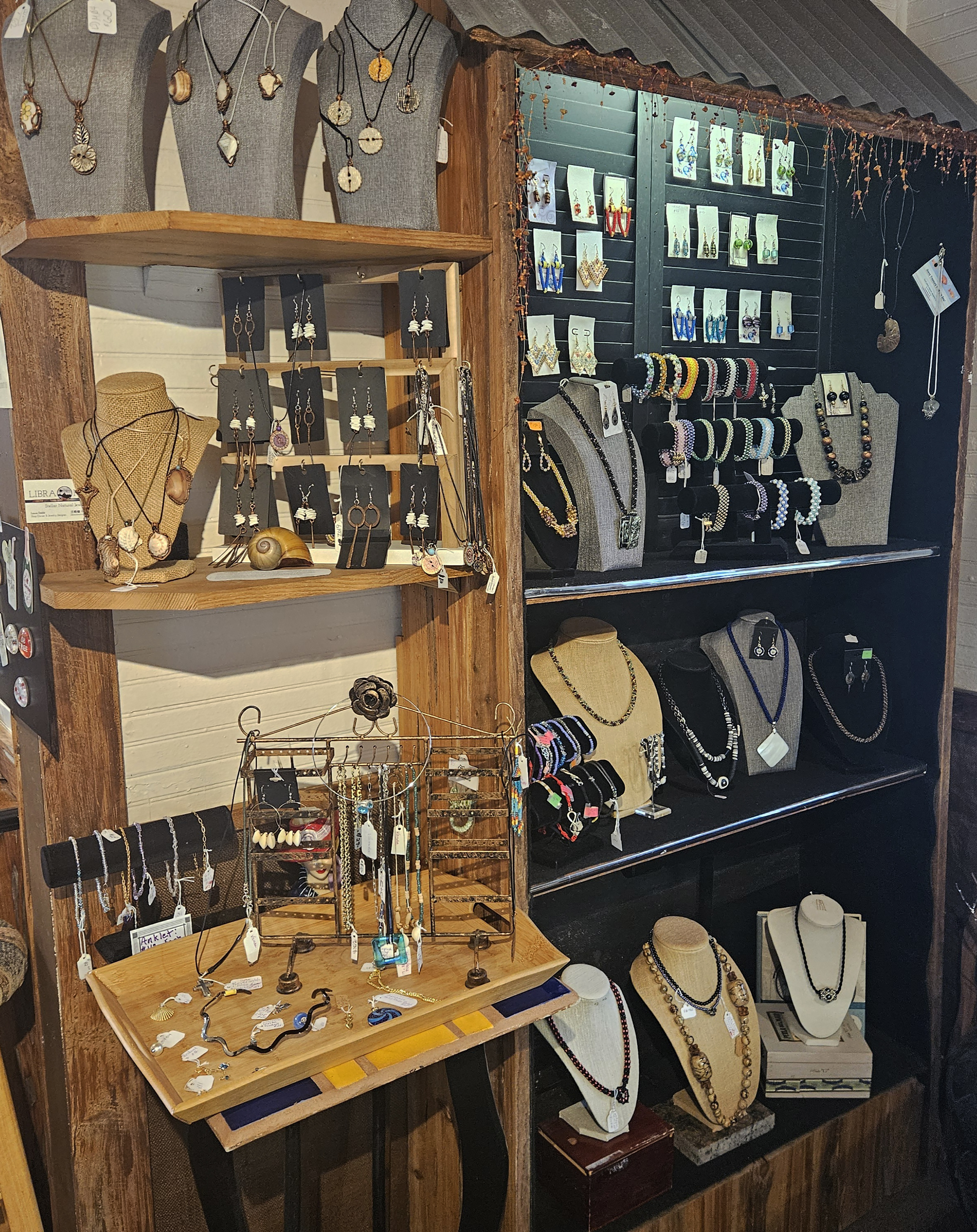 1747945824-JEWELRY SHELF